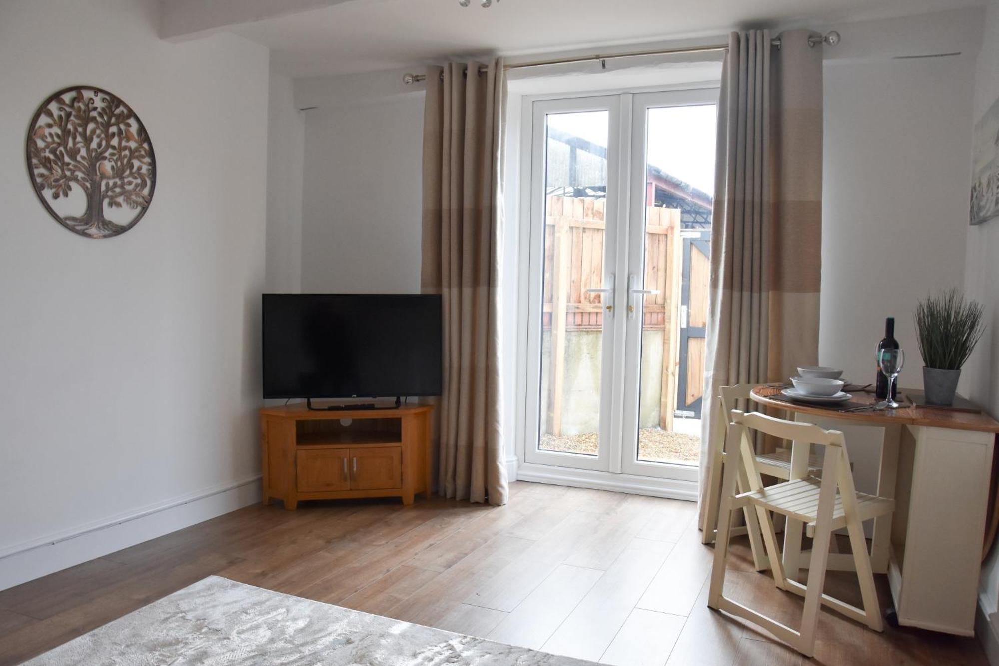 Parkside Apartment *